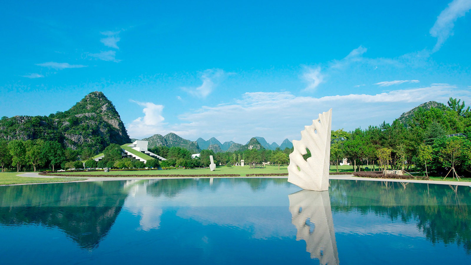 Installation view of <i>Flying on the Water</i>, Yuzi Paradise Sculpture Park, Guilin, China, 2018
